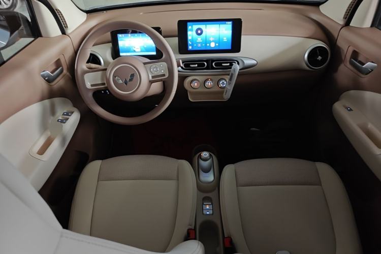 Used Wuling Hongguang MINIEV 2025 Four-Door Version Premium Edition Center Console