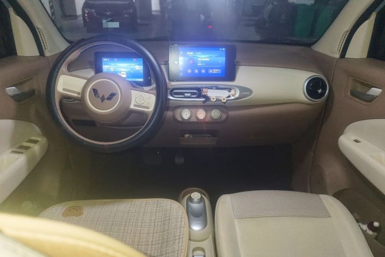 Used Wuling Hongguang MINIEV 2025 Four-Door Version Zhenxiang+ Edition Center Console