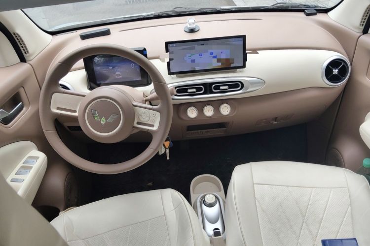 Used Wuling Hongguang MINIEV 2025 Four-Door Version Advanced Edition Center Console