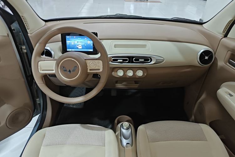 Used Wuling Hongguang MINIEV 2025 Four-Door Version Advanced Edition Center Console