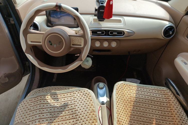 Used Wuling Hongguang MINIEV 2025 Four-Door Version Advanced Edition Center Console