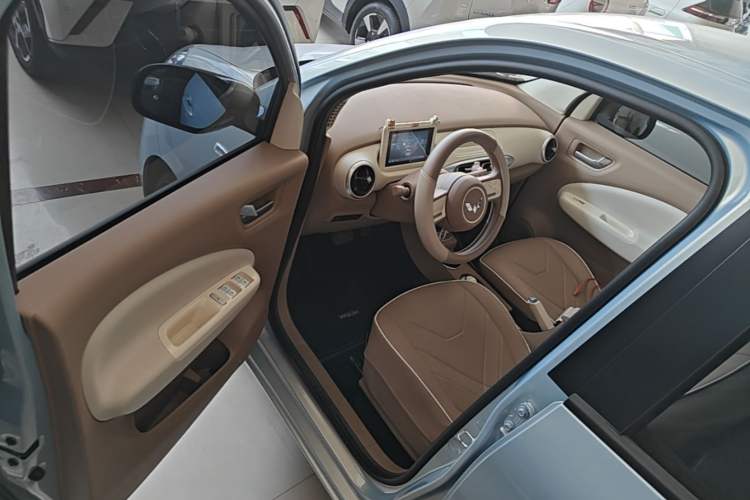 Used Wuling Hongguang MINIEV 2025 Four-Door Version Advanced Edition Driver Seat