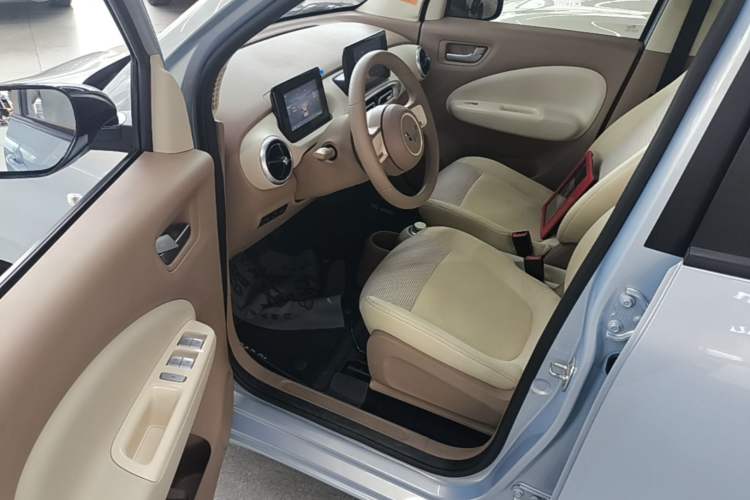 Used Wuling Hongguang MINIEV 2025 Four-Door Version Premium Edition Driver Seat