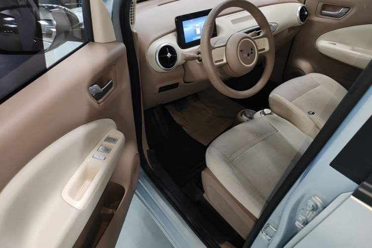 Used Wuling Hongguang MINIEV 2025 Four-Door Version Advanced Edition Driver Seat