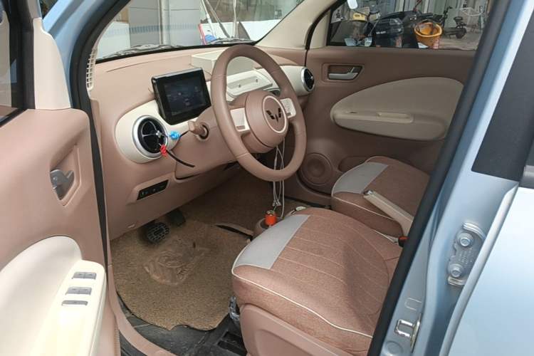 Used Wuling Hongguang MINIEV 2025 Four-Door Version Advanced Edition Driver Seat