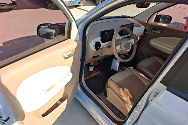 Used Wuling Hongguang MINIEV 2025 Four-Door Version Premium Edition Driver Seat