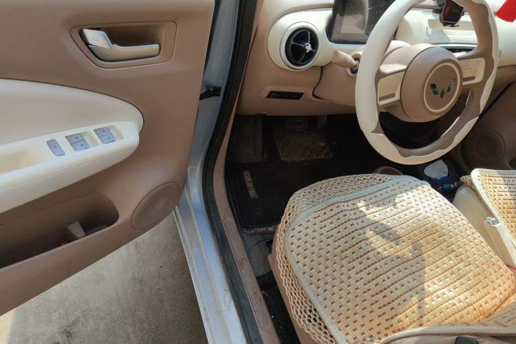 Used Wuling Hongguang MINIEV 2025 Four-Door Version Advanced Edition Driver Seat