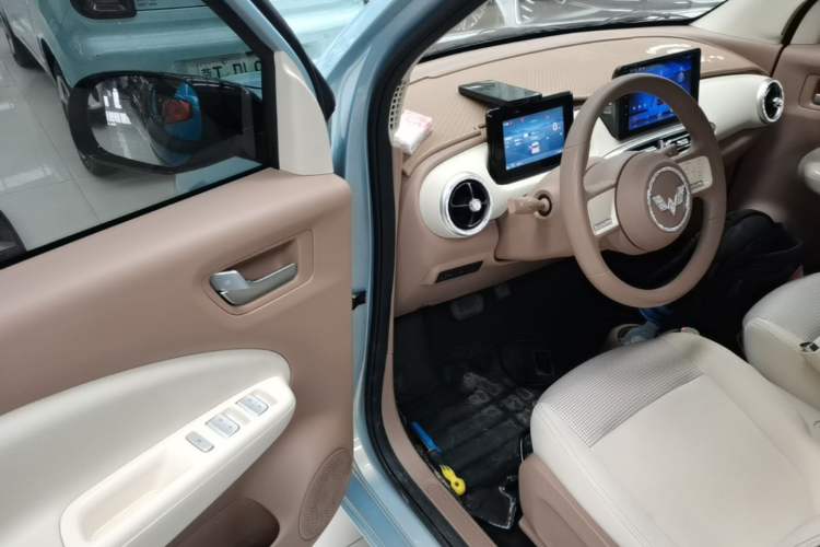 Used Wuling Hongguang MINIEV 2025 Four-Door Version Advanced Edition Driver Seat