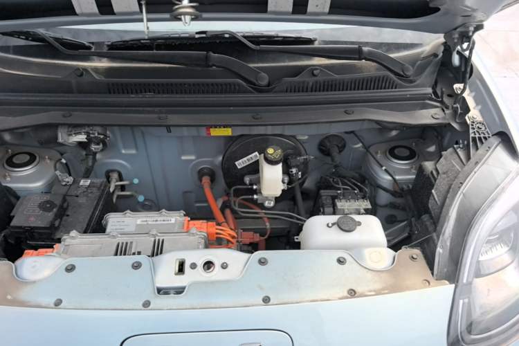 Used Wuling Hongguang MINIEV 2025 Four-Door Version Zhenxiang+ Edition Engine Bay