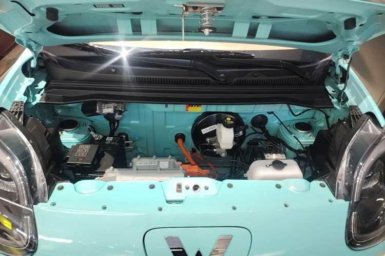 Used Wuling Hongguang MINIEV 2025 Four-Door Version Zhenxiang+ Edition Engine Bay