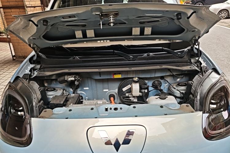 Used Wuling Hongguang MINIEV 2025 Four-Door Version Zhenxiang+ Edition Engine Bay