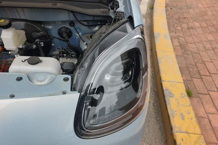 Used Wuling Hongguang MINIEV 2025 Four-Door Version Advanced Edition Engine Bay Left