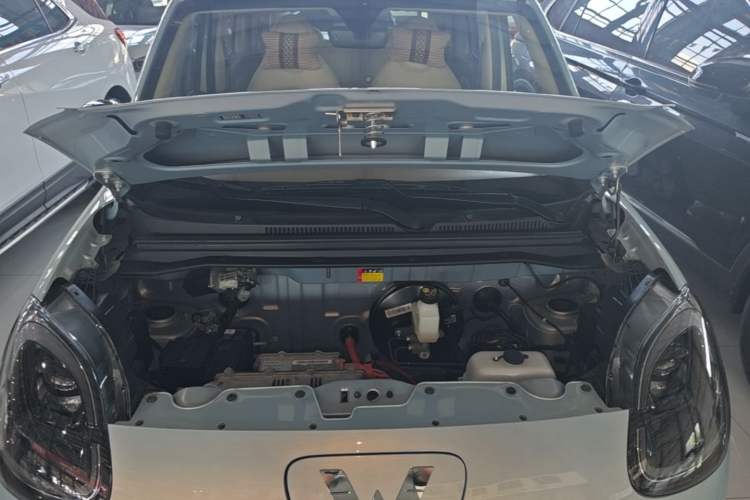 Used Wuling Hongguang MINIEV 2025 Four-Door Version Advanced Edition Engine Bay