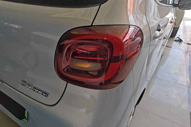 Used Wuling Hongguang MINIEV 2025 Four-Door Version Advanced Edition Exterior 3