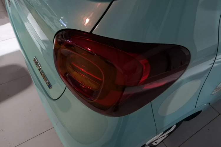 Used Wuling Hongguang MINIEV 2025 Four-Door Version Premium Edition Exterior 3