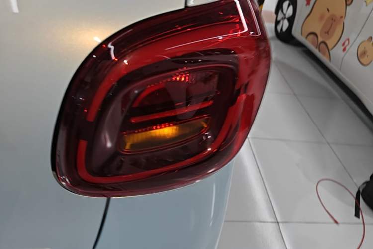 Used Wuling Hongguang MINIEV 2025 Four-Door Version Advanced Edition Exterior 3