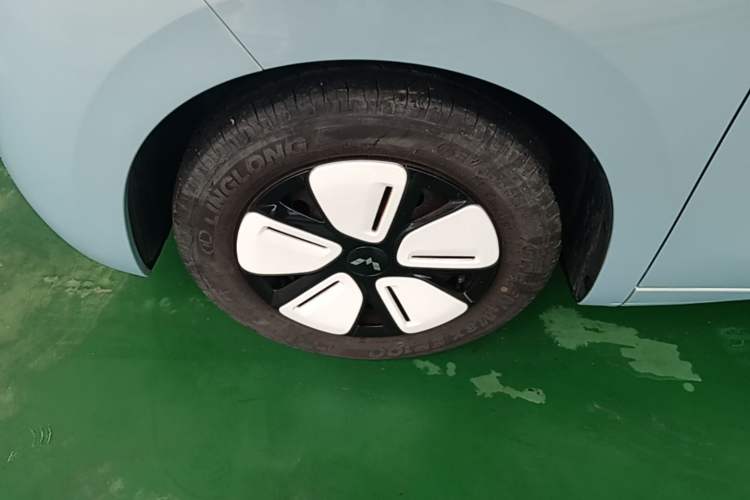 Used Wuling Hongguang MINIEV 2025 Four-Door Version Advanced Edition Exterior 4