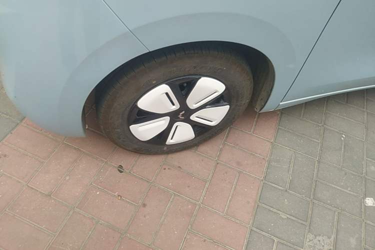 Used Wuling Hongguang MINIEV 2025 Four-Door Version Advanced Edition Exterior 4