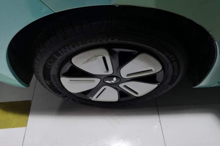 Used Wuling Hongguang MINIEV 2025 Four-Door Version Premium Edition Exterior 4