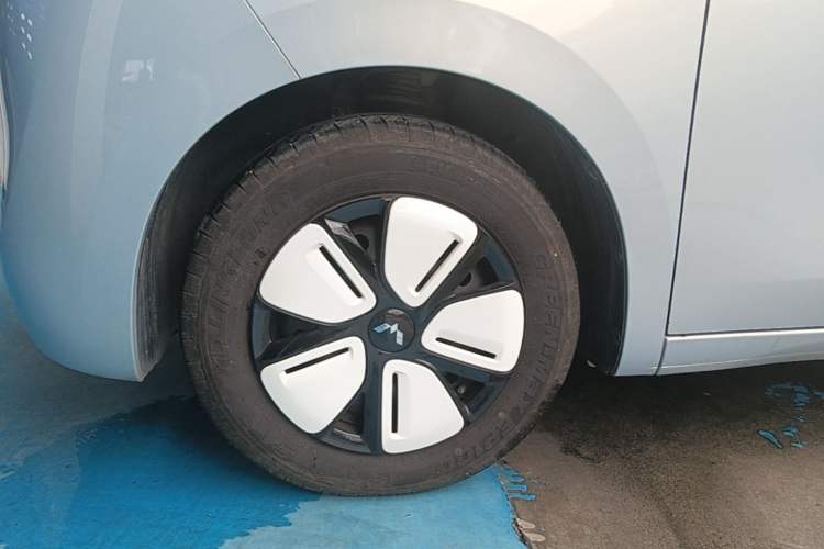 Used Wuling Hongguang MINIEV 2025 Four-Door Version Advanced Edition Exterior 4