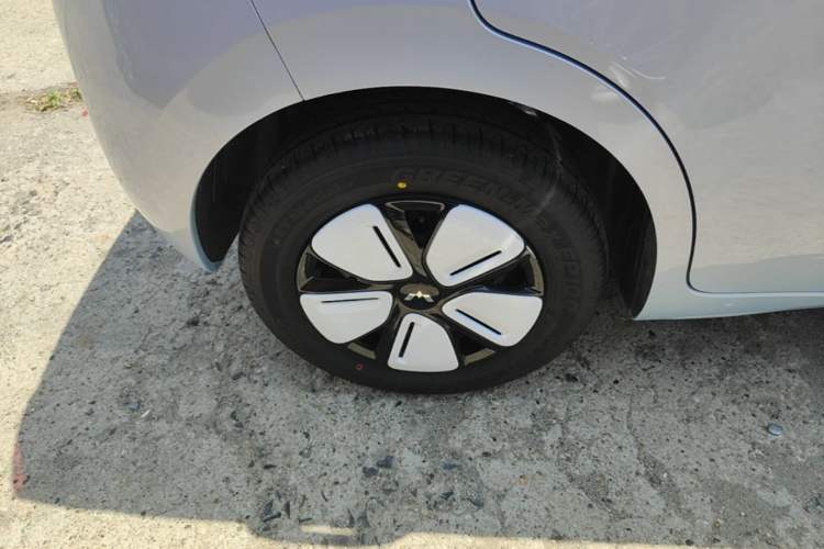 Used Wuling Hongguang MINIEV 2025 Four-Door Version Advanced Edition Exterior 5
