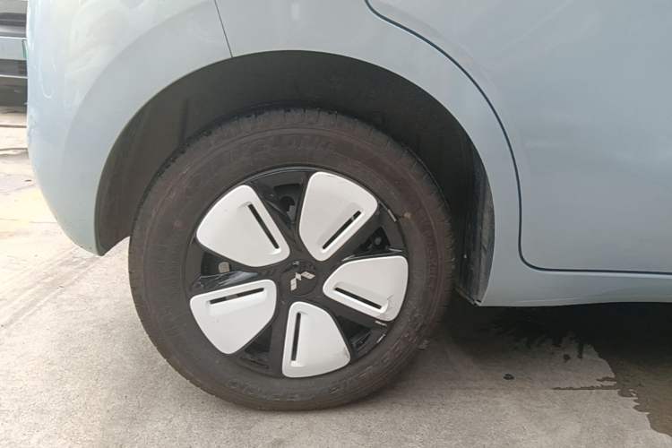 Used Wuling Hongguang MINIEV 2025 Four-Door Version Advanced Edition Exterior 5