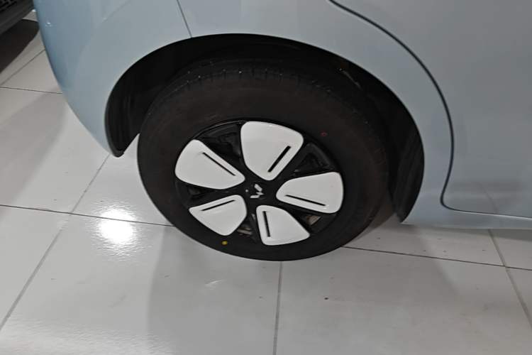 Used Wuling Hongguang MINIEV 2025 Four-Door Version Advanced Edition Exterior 5