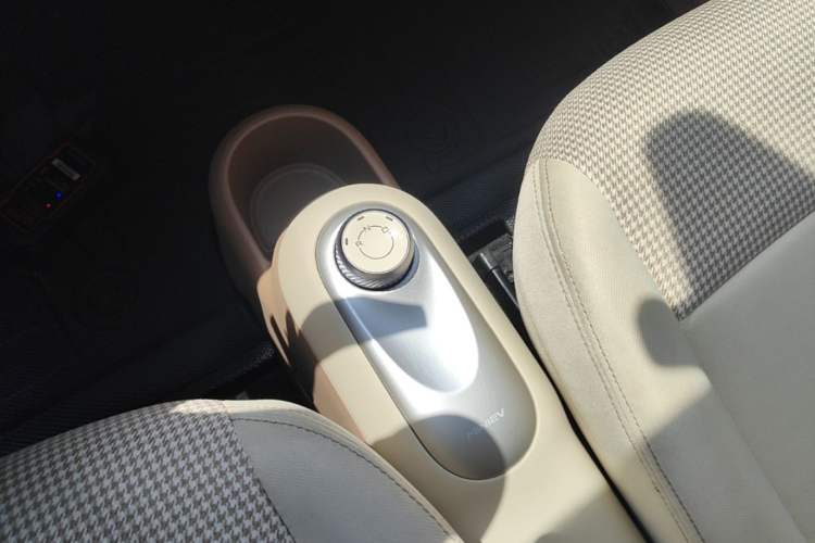 Used Wuling Hongguang MINIEV 2025 Four-Door Version Advanced Edition Gear Lever