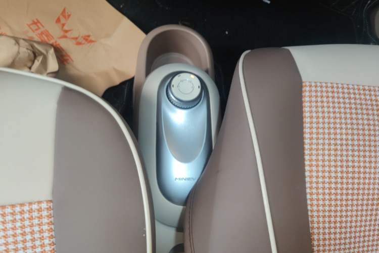 Used Wuling Hongguang MINIEV 2025 Four-Door Version Premium Edition Gear Lever