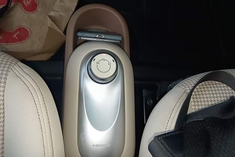 Used Wuling Hongguang MINIEV 2025 Four-Door Version Advanced Edition Gear Lever