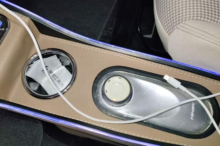 Used Wuling Hongguang MINIEV 2025 Four-Door Version Premium Edition Gear Lever