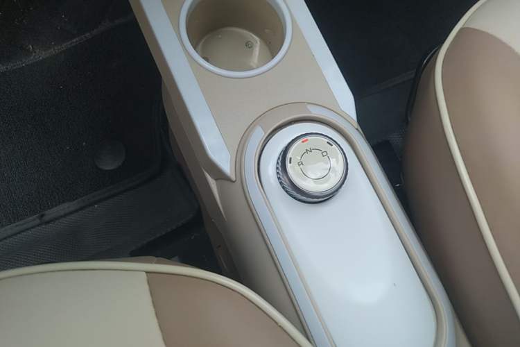Used Wuling Hongguang MINIEV 2025 Four-Door Version Advanced Edition Gear Lever
