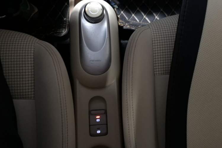 Used Wuling Hongguang MINIEV 2025 Four-Door Version Premium Edition Gear Lever