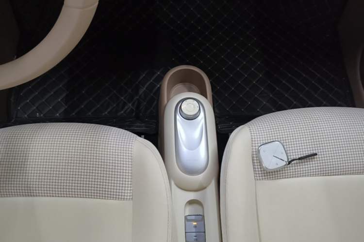 Used Wuling Hongguang MINIEV 2025 Four-Door Version Zhenxiang+ Edition Gear Lever