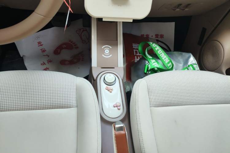 Used Wuling Hongguang MINIEV 2025 Four-Door Version Advanced Edition Gear Lever
