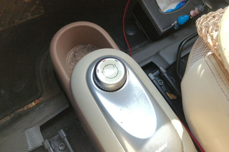 Used Wuling Hongguang MINIEV 2025 Four-Door Version Advanced Edition Gear Lever