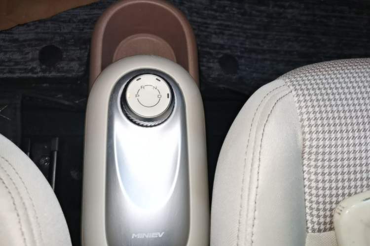 Used Wuling Hongguang MINIEV 2025 Four-Door Version Premium Edition Gear Lever