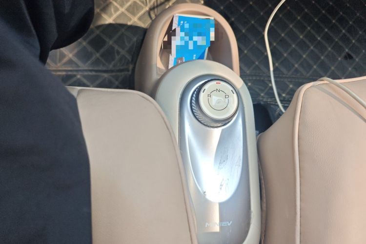 Used Wuling Hongguang MINIEV 2025 Four-Door Version Advanced Edition Gear Lever