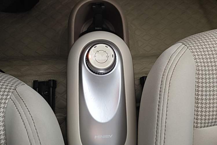 Used Wuling Hongguang MINIEV 2025 Four-Door Version Premium Edition Gear Lever