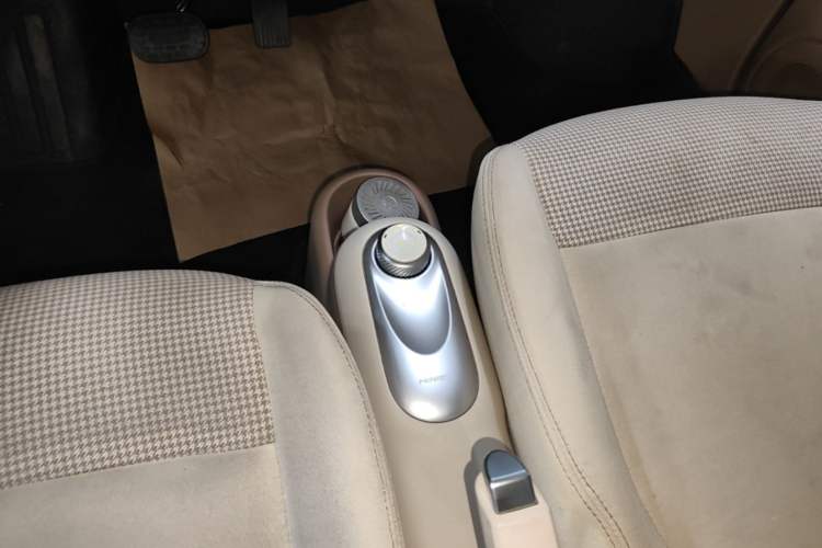 Used Wuling Hongguang MINIEV 2025 Four-Door Version Advanced Edition Gear Lever