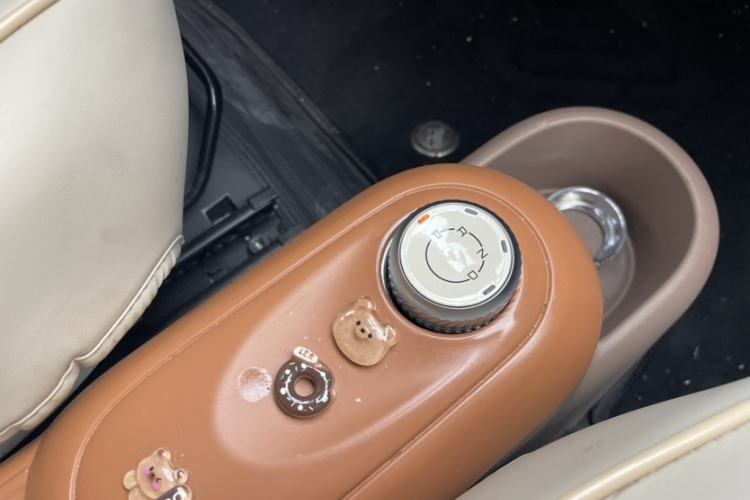 Used Wuling Hongguang MINIEV 2025 Four-Door Version Premium Edition Gear Lever