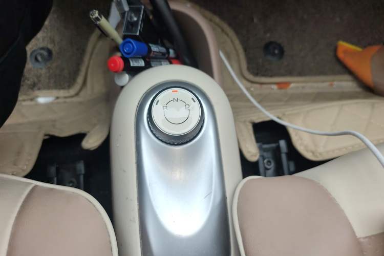 Used Wuling Hongguang MINIEV 2025 Four-Door Version Advanced Edition Gear Lever