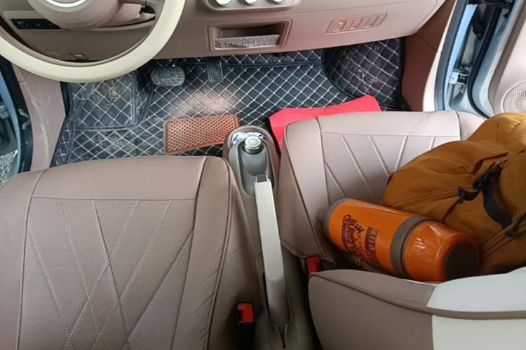 Used Wuling Hongguang MINIEV 2025 Four-Door Version Advanced Edition Gear Lever