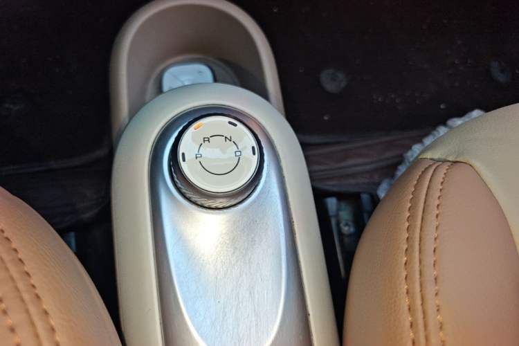 Used Wuling Hongguang MINIEV 2025 Four-Door Version Premium Edition Gear Lever