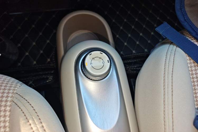 Used Wuling Hongguang MINIEV 2025 Four-Door Version Premium Edition Gear Lever