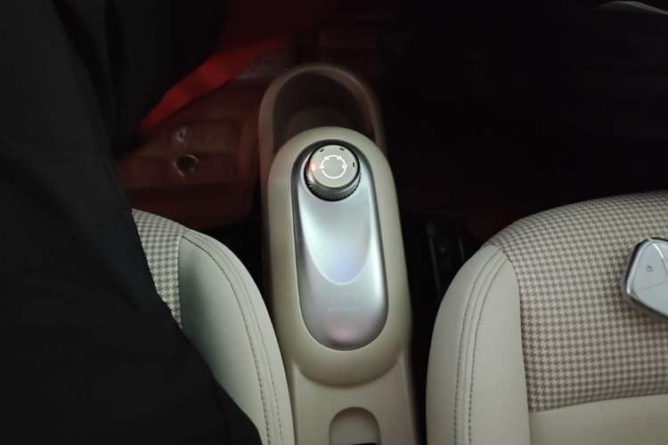 Used Wuling Hongguang MINIEV 2025 Four-Door Version Premium Edition Gear Lever