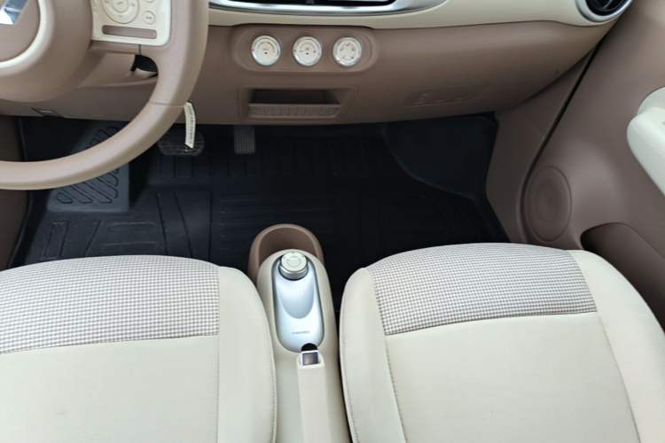 Used Wuling Hongguang MINIEV 2025 Four-Door Version Advanced Edition Gear Lever