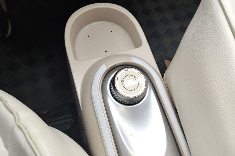 Used Wuling Hongguang MINIEV 2025 Four-Door Version Advanced Edition Gear Lever