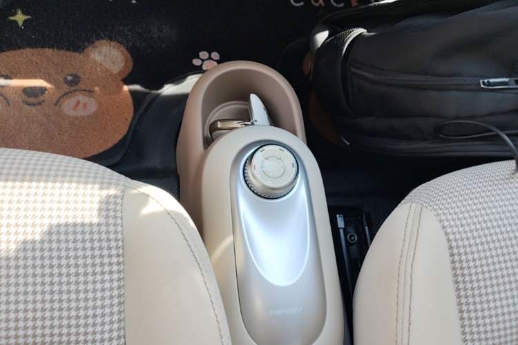 Used Wuling Hongguang MINIEV 2025 Four-Door Version Zhenxiang+ Edition Gear Lever