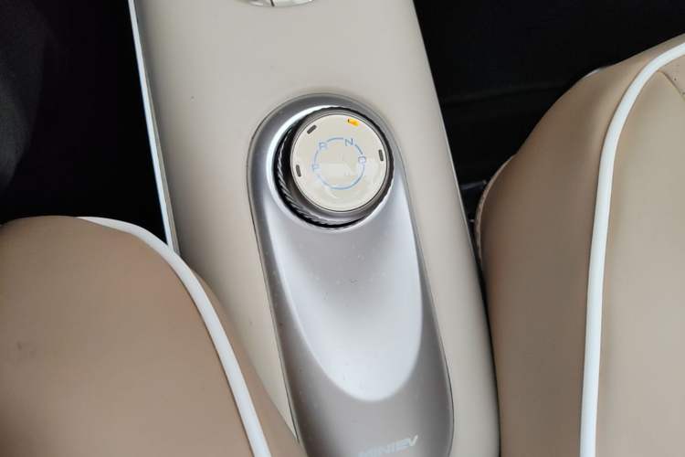 Used Wuling Hongguang MINIEV 2025 Four-Door Version Zhenxiang+ Edition Gear Lever